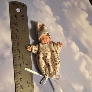 Bunting and hat.  Fits my mini baby by Zuru